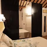 Lägenhet Romantica Corte Degli Estensi *